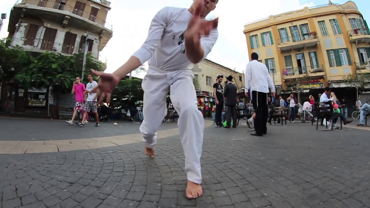 inst.simba - White clothes black feet