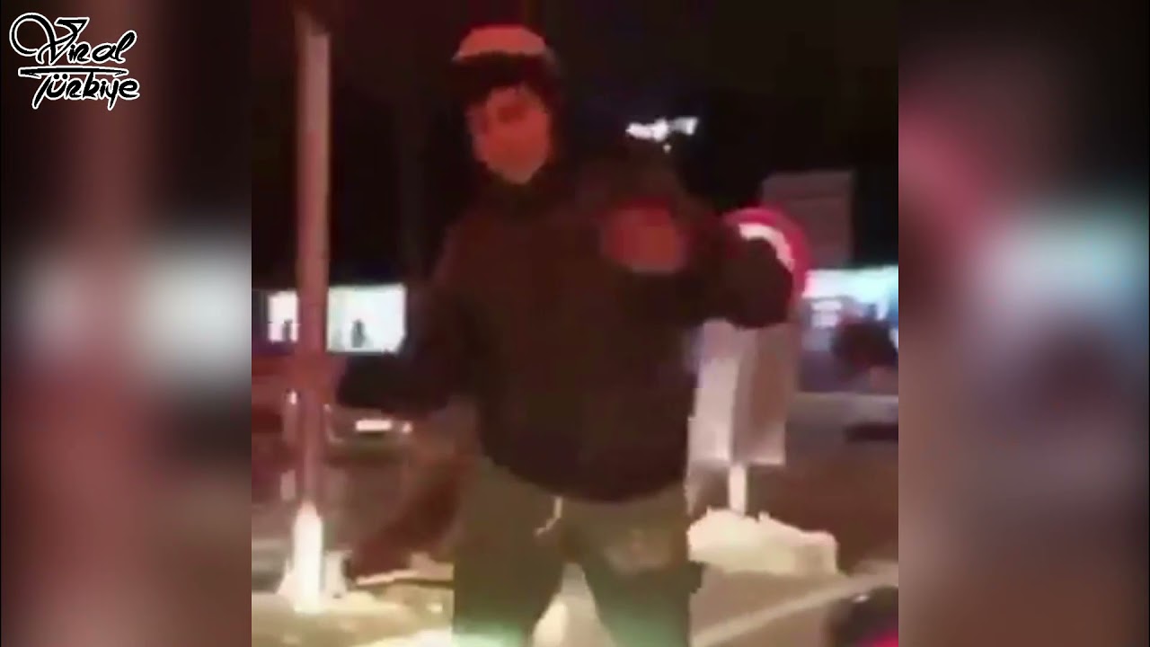 trafikte dans eden &ccedil;ocuk