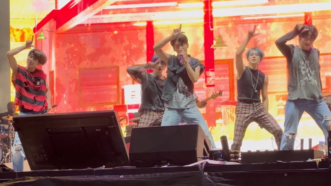 Fancam 220730 TXT Loser = Lover Lollapalooza 2022 Concert Live Performance Tomorrow X Together