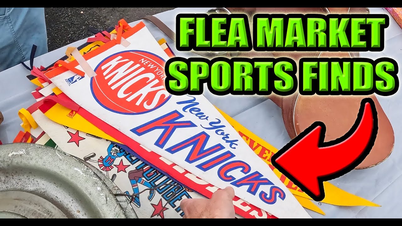 This Booth was a Feeding Frenzy: Flea Market Sports Cards & Memorabilia Finds #fleamarketfinds