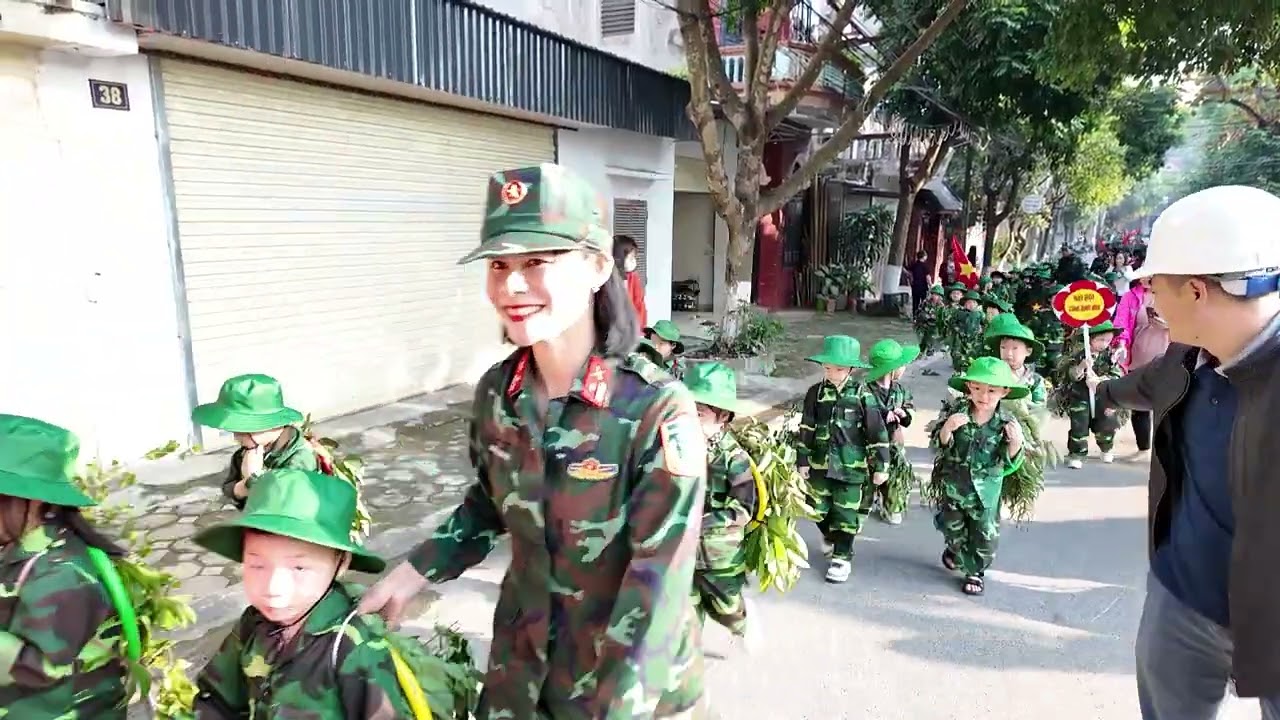 HOẠT ĐỘNG TRẢI NGHIỆM BÉ TẬP LÀM CHIẾN SỸ TRƯỜNG MẦM NON TRUNG SƠN