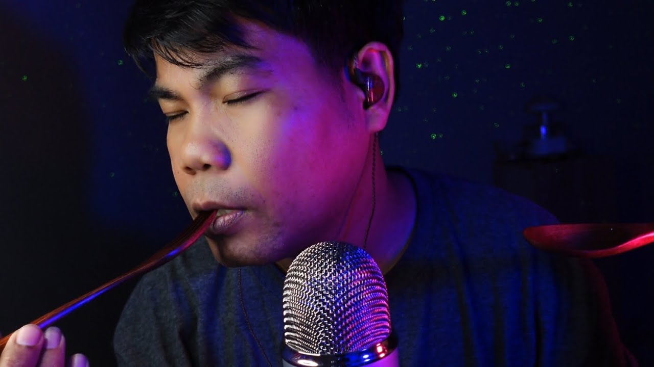 ASMR Thai เสียงช้อนไม้ 🥄 Eating Your Face With A Wooden Spoon 👄 Mouth sounds