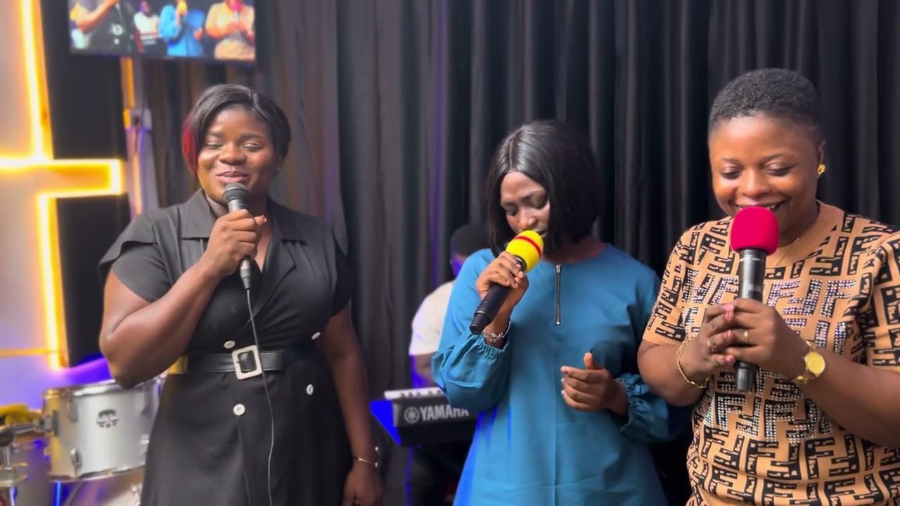 The presence is too much. 🔥🔥🔥🔥🔥🔥🔥🔥🔥🔥🔥🔥🔥 @nanaadobeasikapa @evelynmintahmusic3644  s