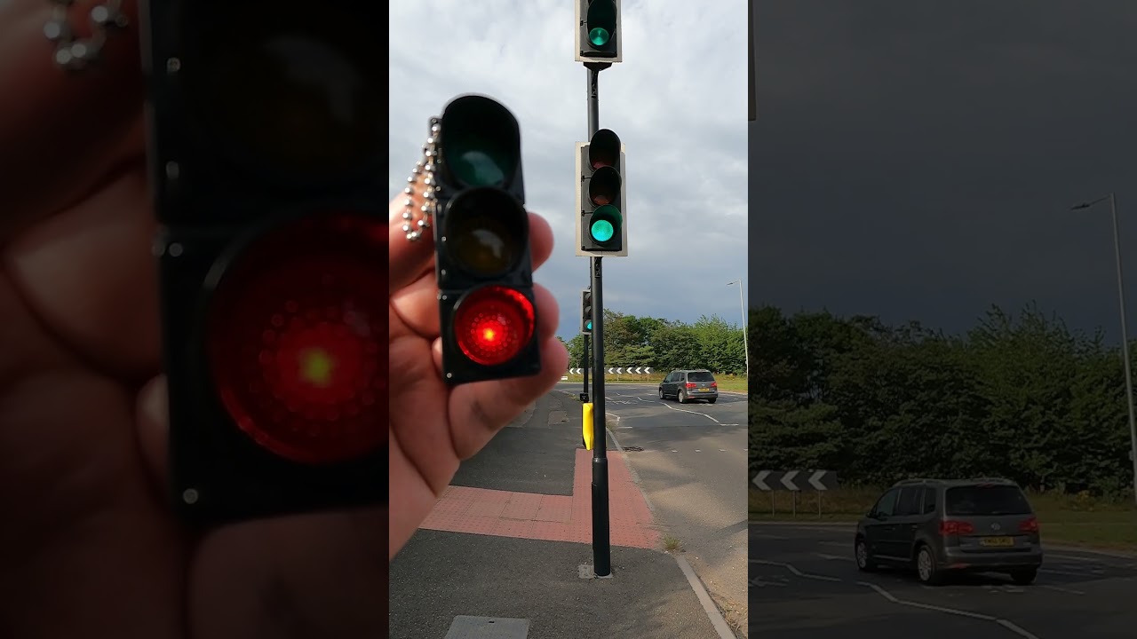 Toy Traffic Light Keychain
