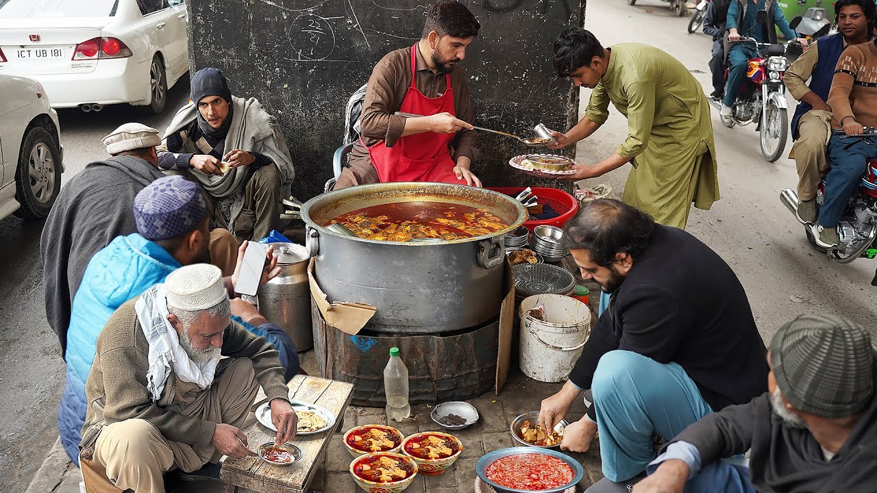 Pakistani Healthy Breakfast of TROTTERS | Special Peshawari Siri Paye Nashta | Peshawar Street Food