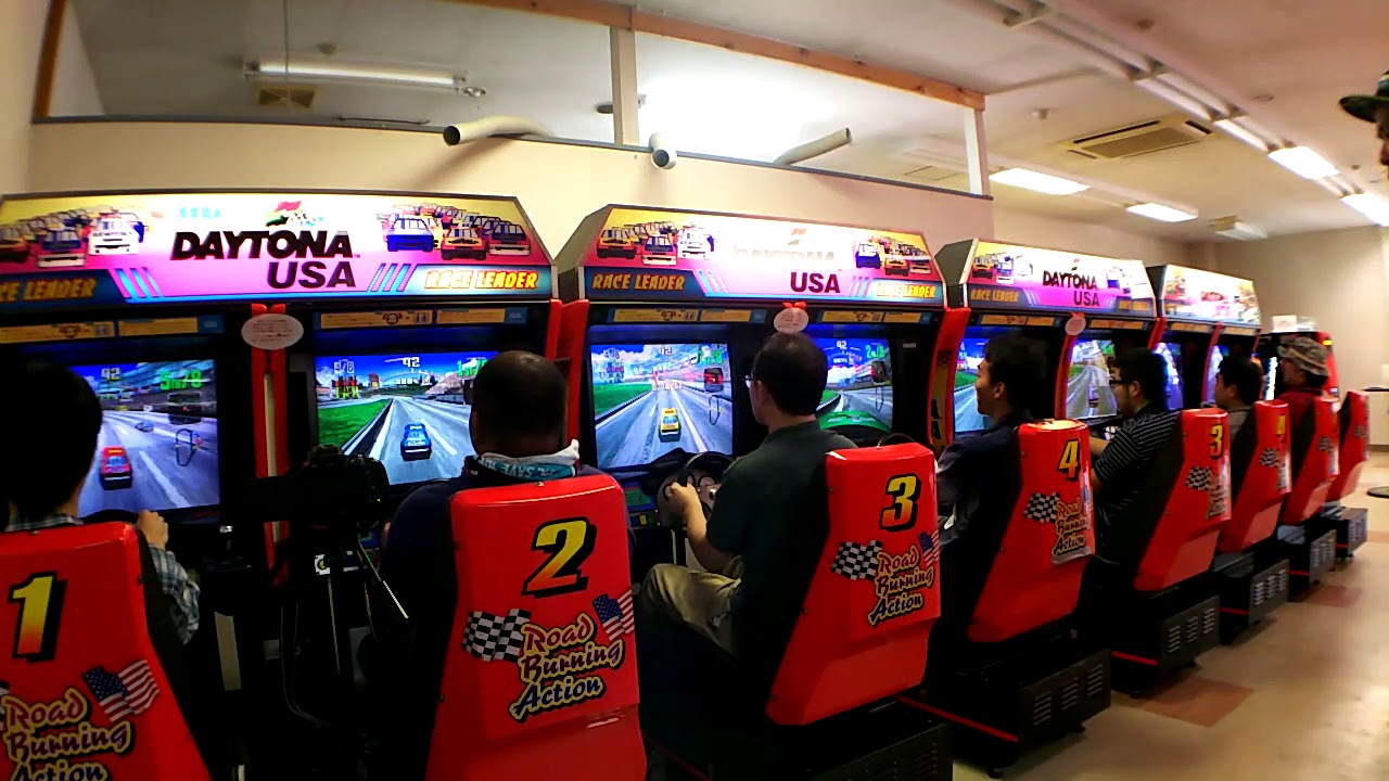Daytona USA 初級 8人対戦。