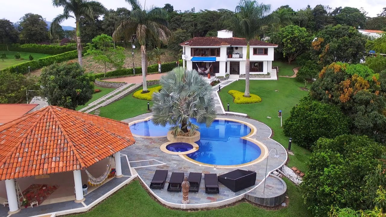 Majestuosa casa campestre en Quimbayita Condominio Campestre. Cerritos. Pereira - Colombia.