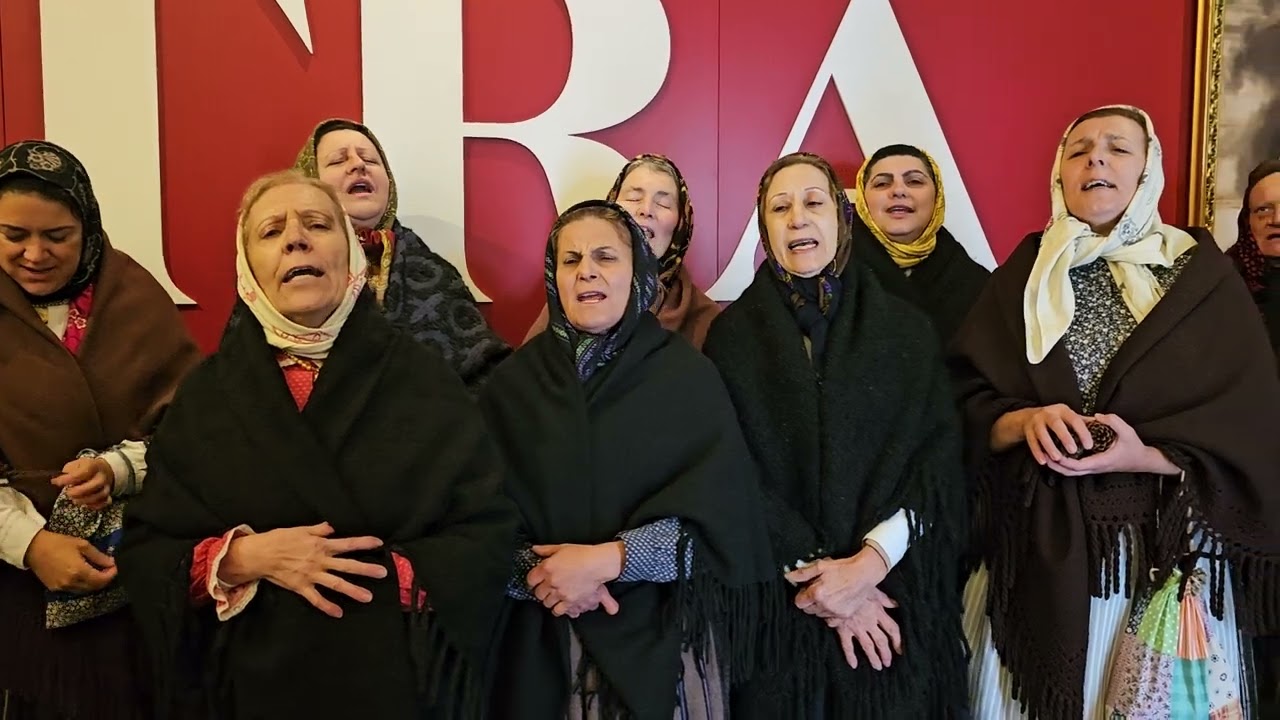 CANTAR DOS REIS PELO GRUPO DAS CANTADEIRAS DO VALE DO NEIVA NA CIDADE DE VIANA.