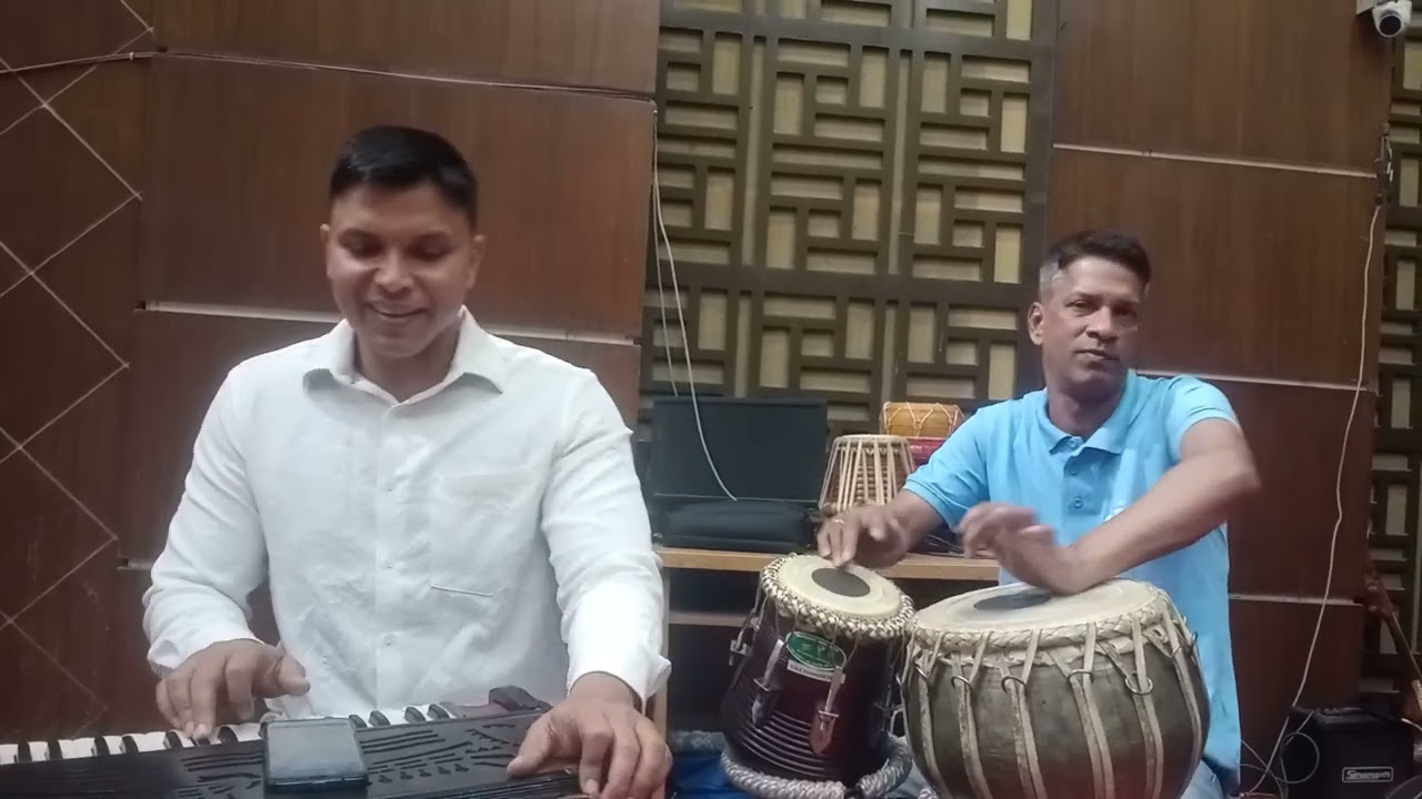 আজ আবার সেই  পথে# Aj ABAR SHAI POTHE#Manna Dae#Cover by Robi.