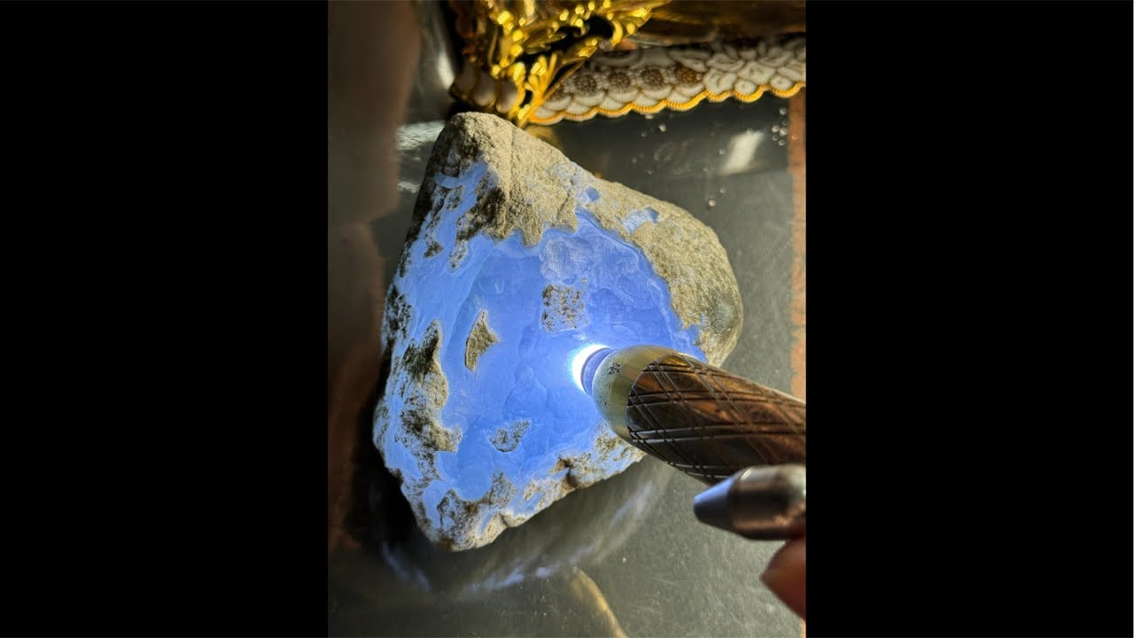高端缅甸翡翠A货，全场开播放漏，新人扣8免费领取福利，首单免代购费！