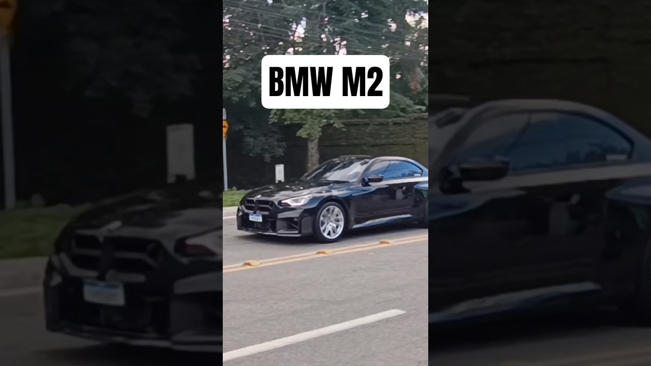 BMW M2 acelerando forte.