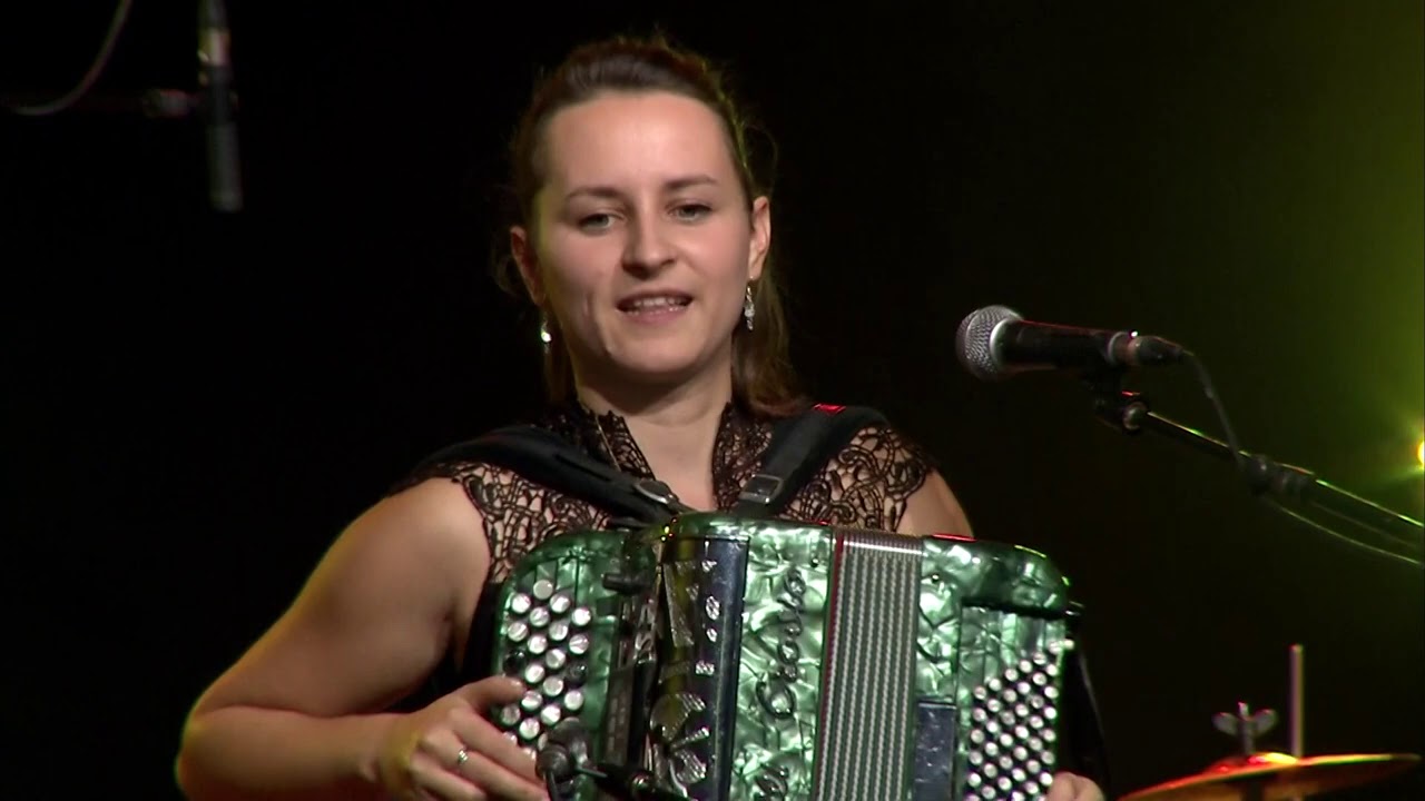 CAROLE RIVIERE 2 Titres du temps des yéyés ET 2 paso dobles