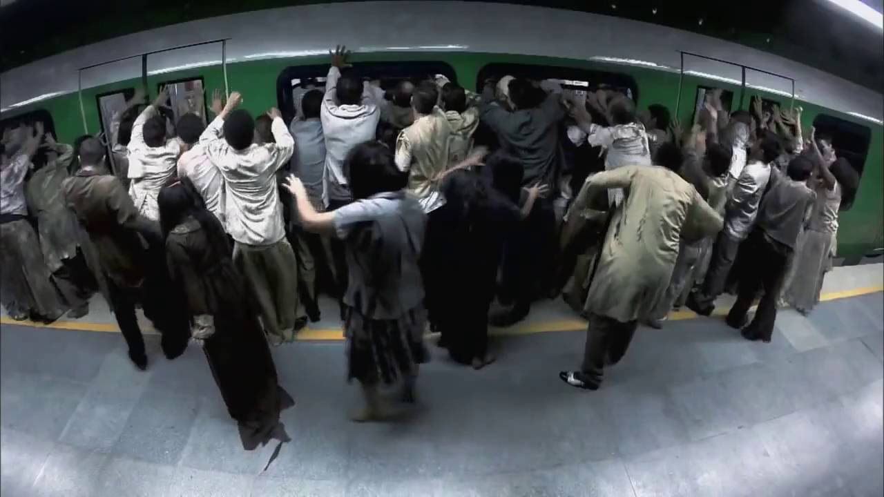 очень жестокий пранк зомби в метро!