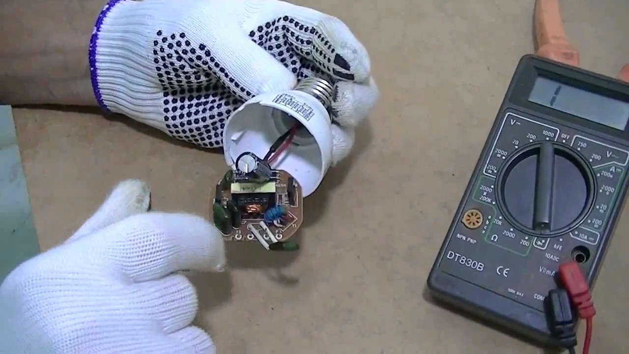 Como consertar a placa eletrônica da lâmpada fluorescente queimada