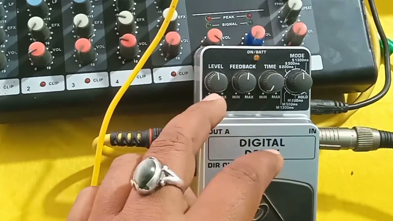 Behringer DD400 Digital Stereo Delay/Echo Effects Pedal Full Details