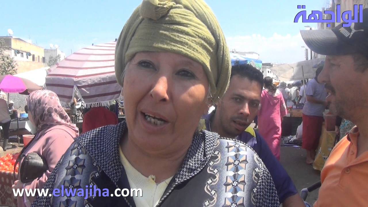 معاناة مزرية  للباعة بسوق 