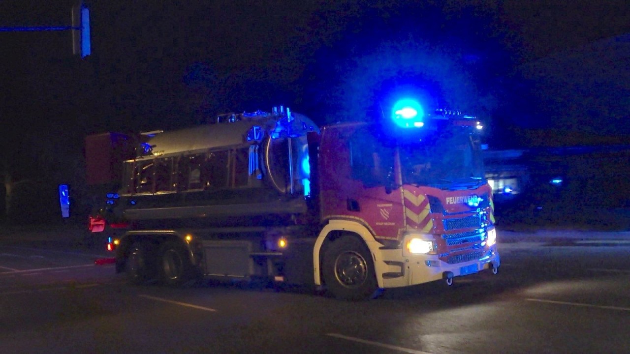 [GROßBRAND in KUNSTSTOFFFABRIK AHLEN!] Einsatzfahrten Feuerwehr, Rettungsdienst & THW