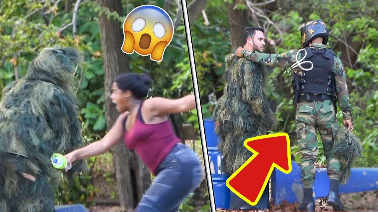 ¡La Broma del Hombre Árbol! (Bushman Prank) | Adolfo Lora