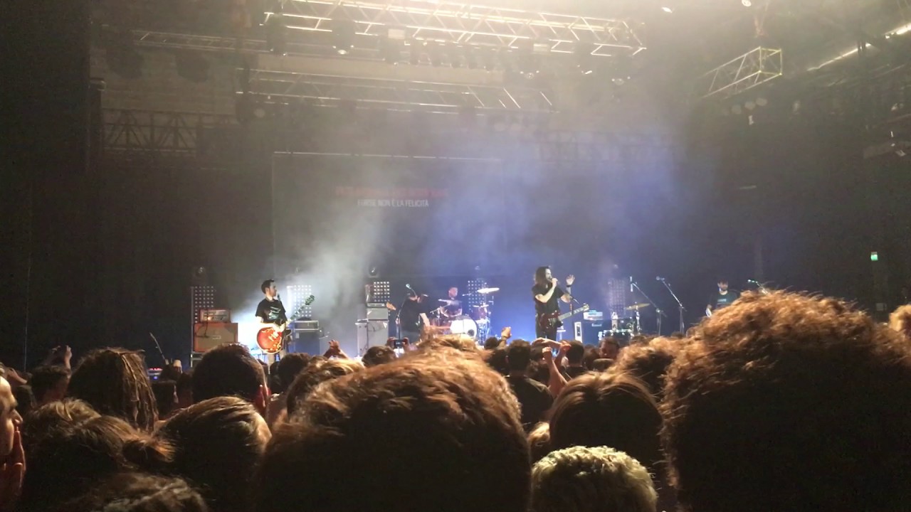 Fast Animals And Slow Kids - Il mare davanti (live)