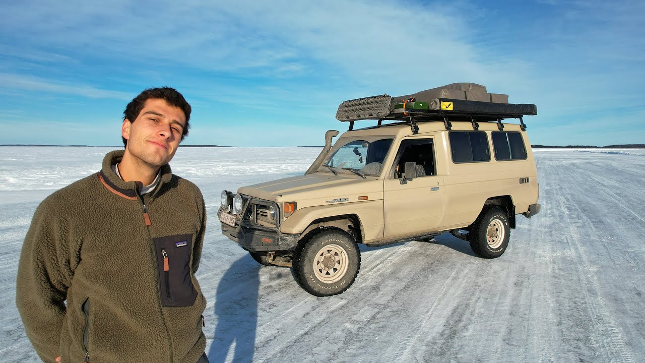 Je conduis vers le cap nord avec un 4X4 am&eacute;nag&eacute; en traversant la mer gel&eacute;e.