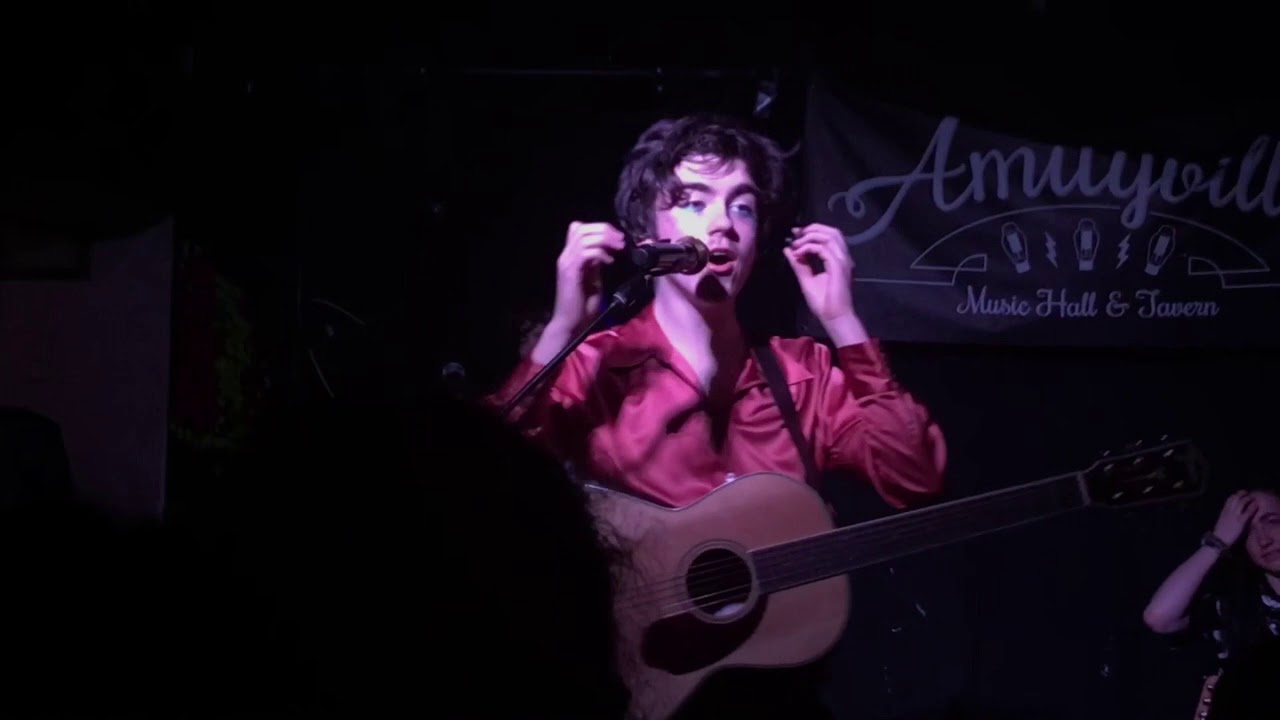 declan mckenna is a skinny legend