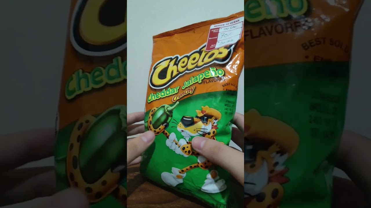Trying Imported Cheetos from America! (Cheddar Jalapeño)