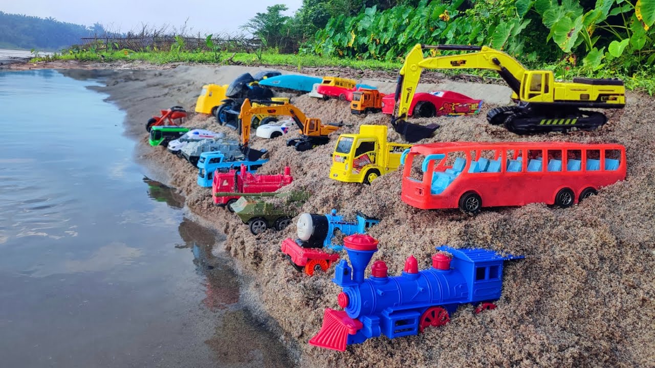Menemukan mainan mobil balap, truk molen, kereta api, bus telolet, excavator, tank baja, Eps 159