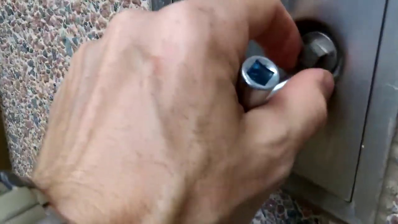 SHTF-Urban Water Procurement  Using a Sillcock Key to access water