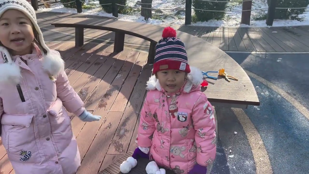 周末雪后公园游乐，两天中午下馆子吃烤鸭羊肉串