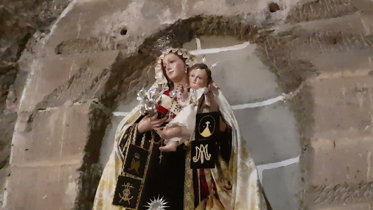 UN MOMENTO DE ACOMPAÑAR A JESÚS  SACRAMENTADO.