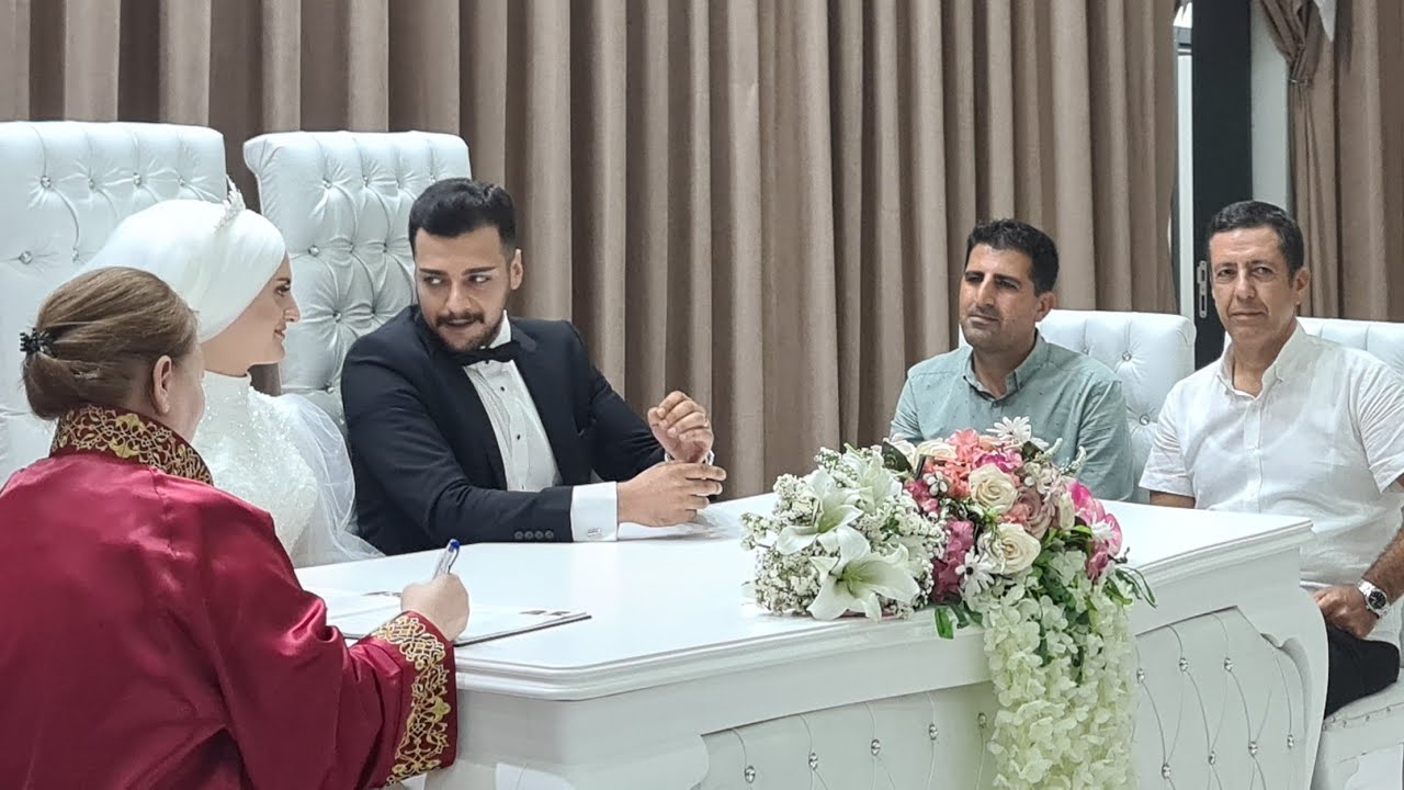 BAHAR ILE SERKAN  DÜNYAEVİNE GİRDİLER     NIKAH TÖRENİ