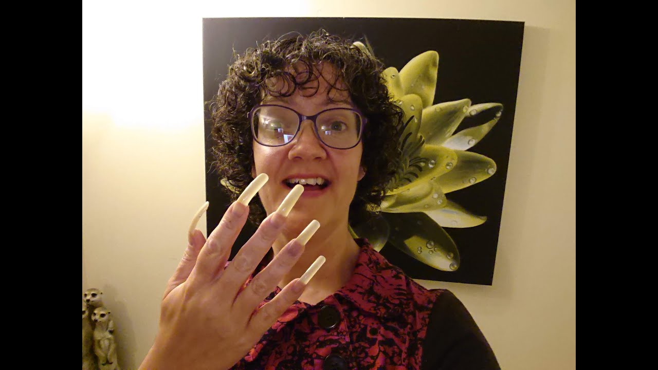 I love my long nails - A short bio 🙂 My life about all things nail related