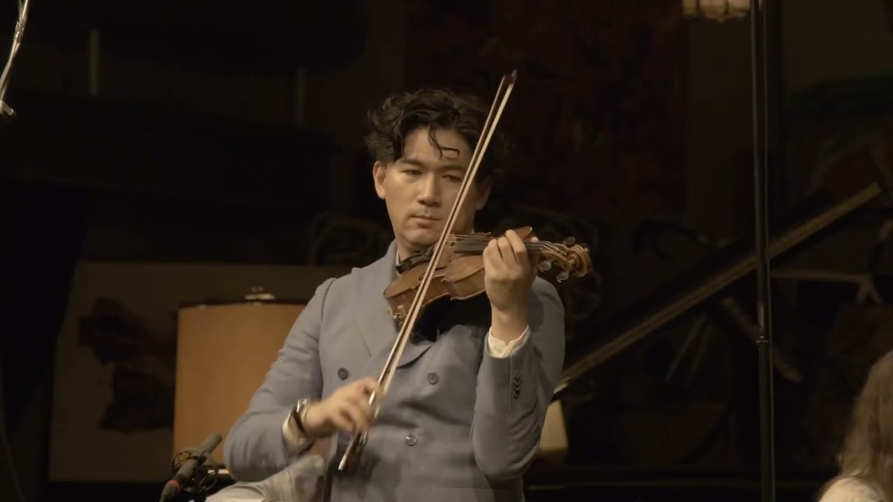 Iskandar Widjaja plays Pachelbel Canon in D /Maroon 5 Memories