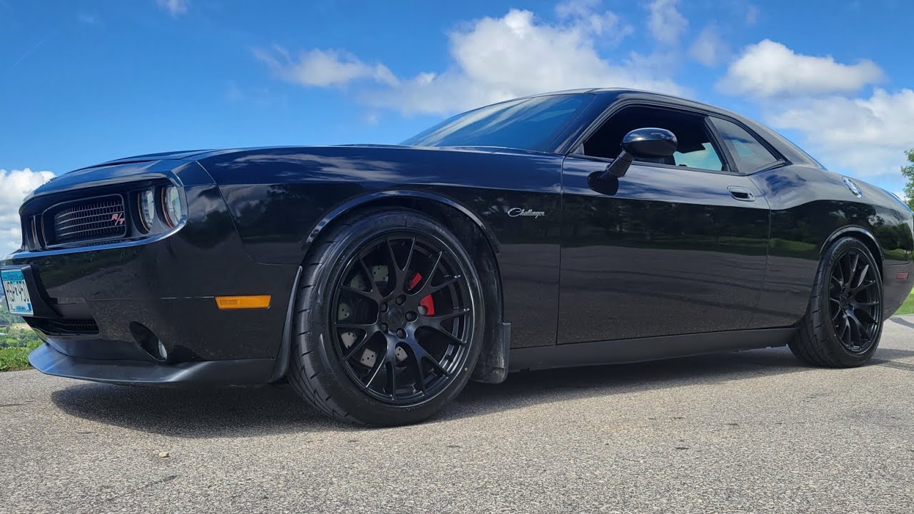 2009 Challenger R/T review of a 13 year old modern muscle car