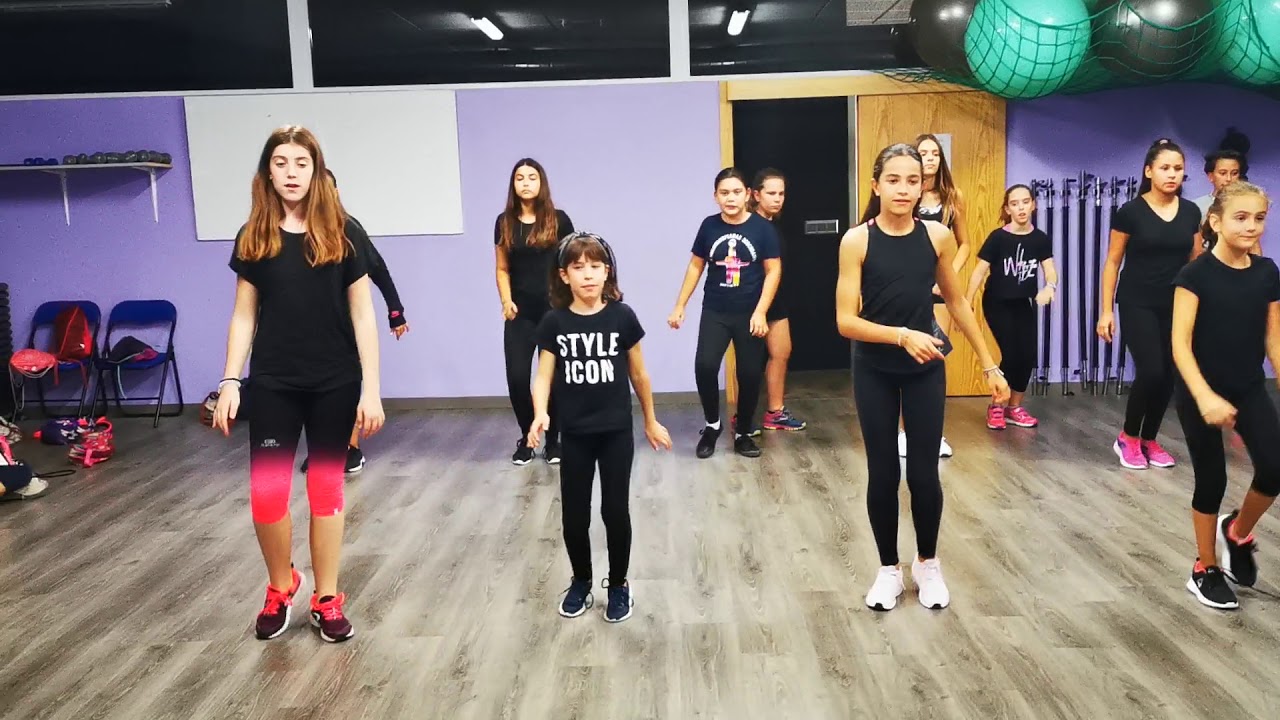 Mambo Number Five. Zumba niñas
