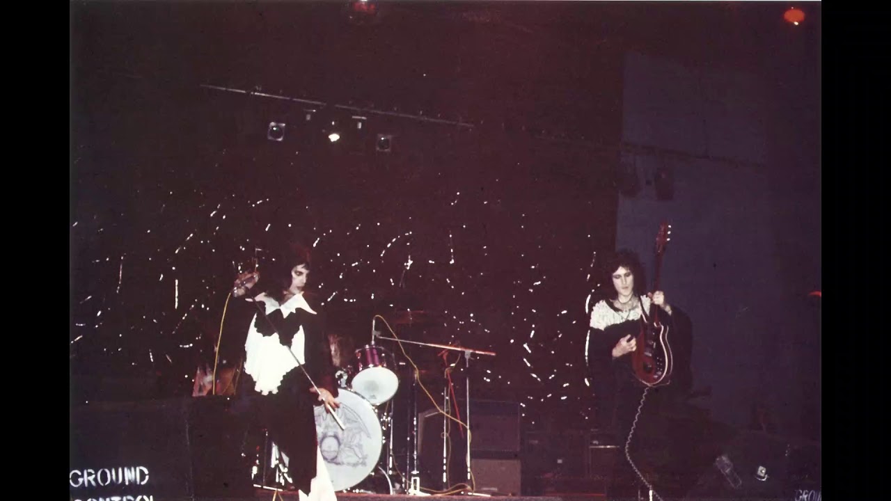 5. Hangman (Queen - Live In Manchester: 11/26/1973)