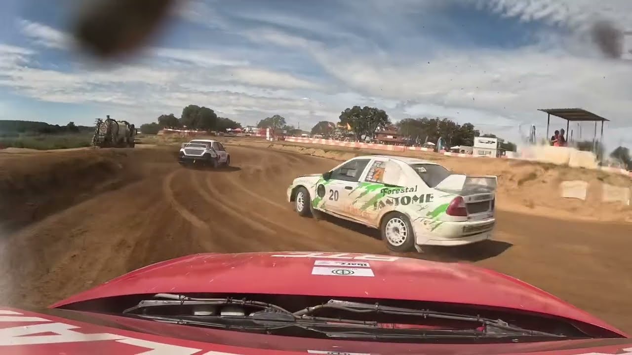 Semifinal campeonato de España de autocross en Esplus div 1 con trompo y vuelco incluido