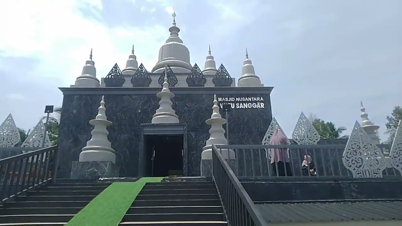 Masjid viral di Purbalingga Jateng masjid Nusantara watu sanggar @minplesiran 
