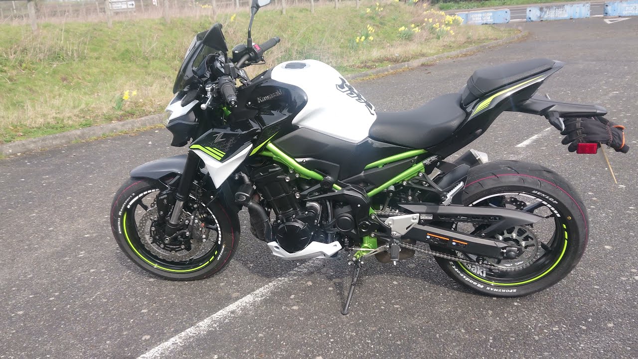 Kawasaki z900 2020 motorbike start up & walkaround white green black givi screen UK 4K
