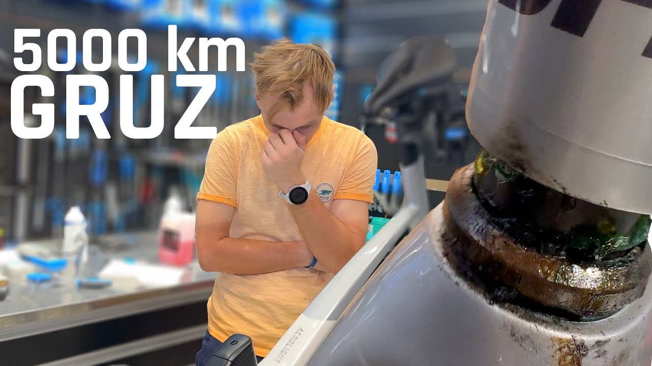 Tak się kończy ciągła jazda na rowerze w deszczu. Rozbieramy całą szosę.