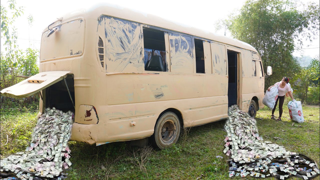 The Girl Accidentally Found a Large Amount Of Money in an Abandoned Passenger Car.