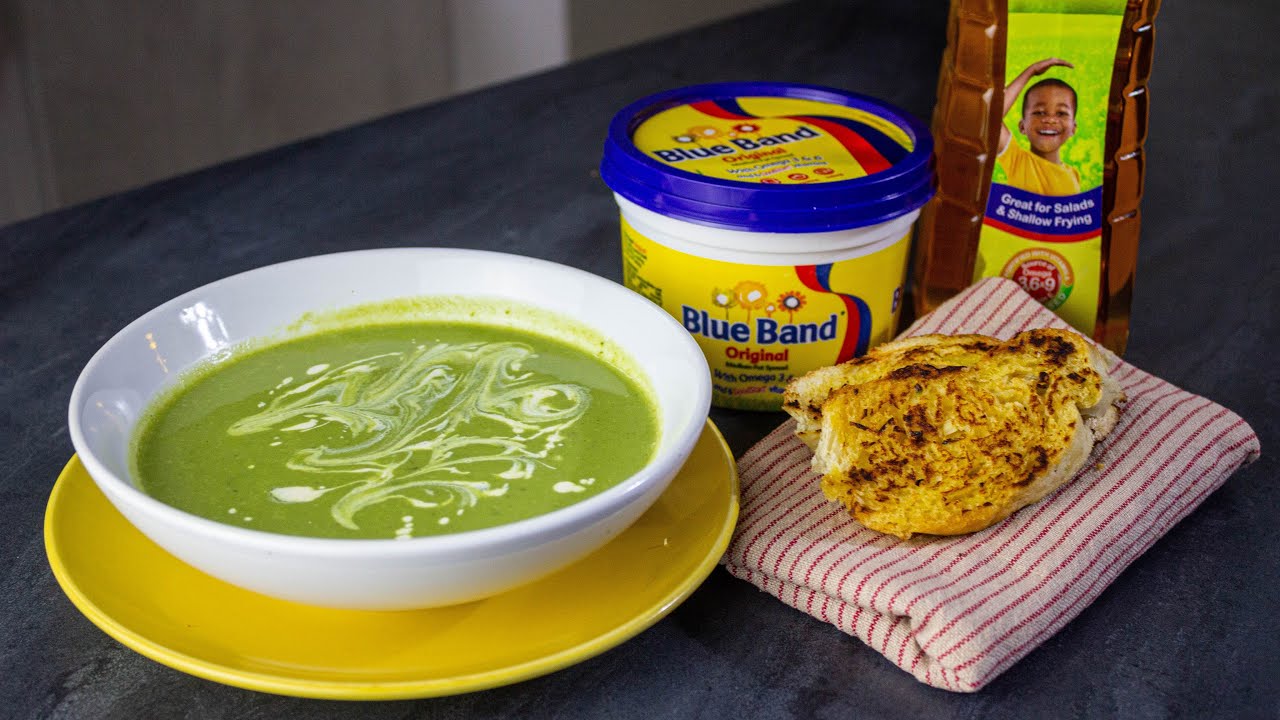 Delicious Spinach Cauliflower Soup With Garlic Bread