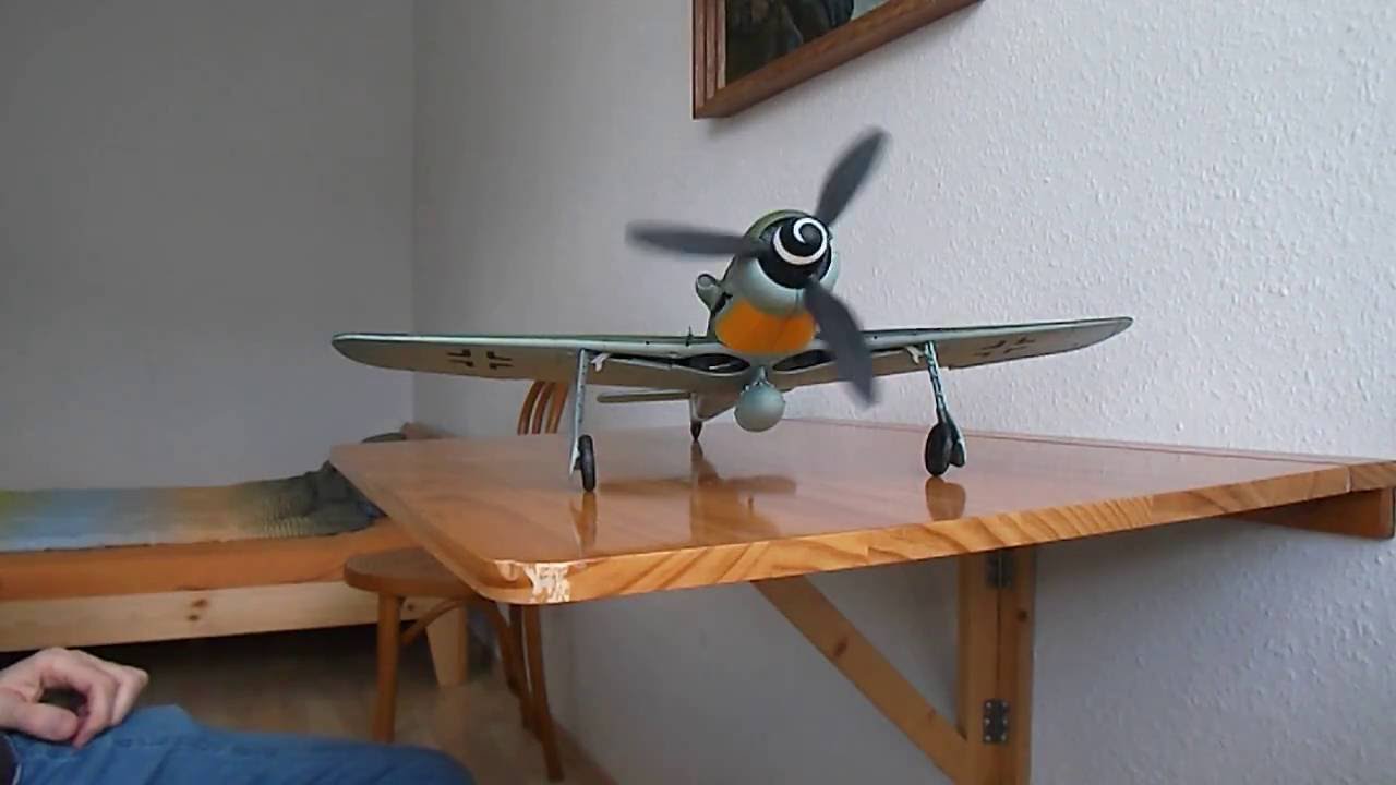 FW 190 D 1:18 mit 1,5 V Motor
