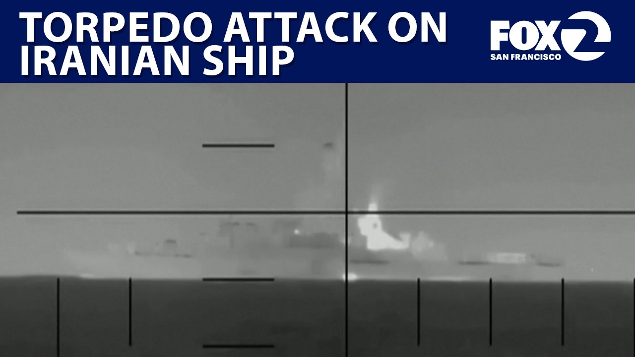 US Navy submarine sinks Iranian warship | MUST WATCH VIDEO