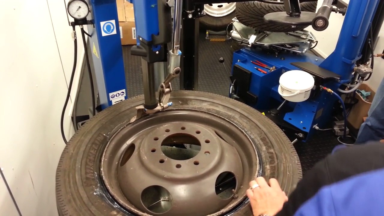 Ravaglioli Tiltback Tire Changer with a 19.5 Tire and Rim Assembly