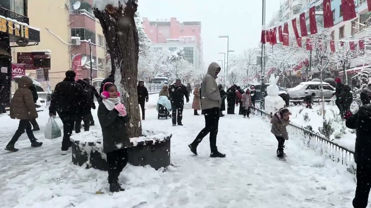 Kar yağışı sonrası Siirt Güres caddesi 