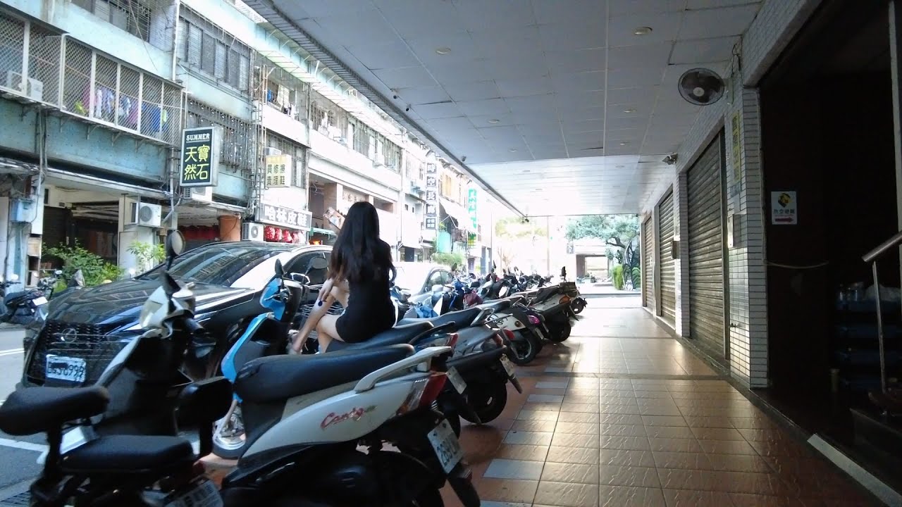 在台中公園逛逛  發現令人留連忘返的背影