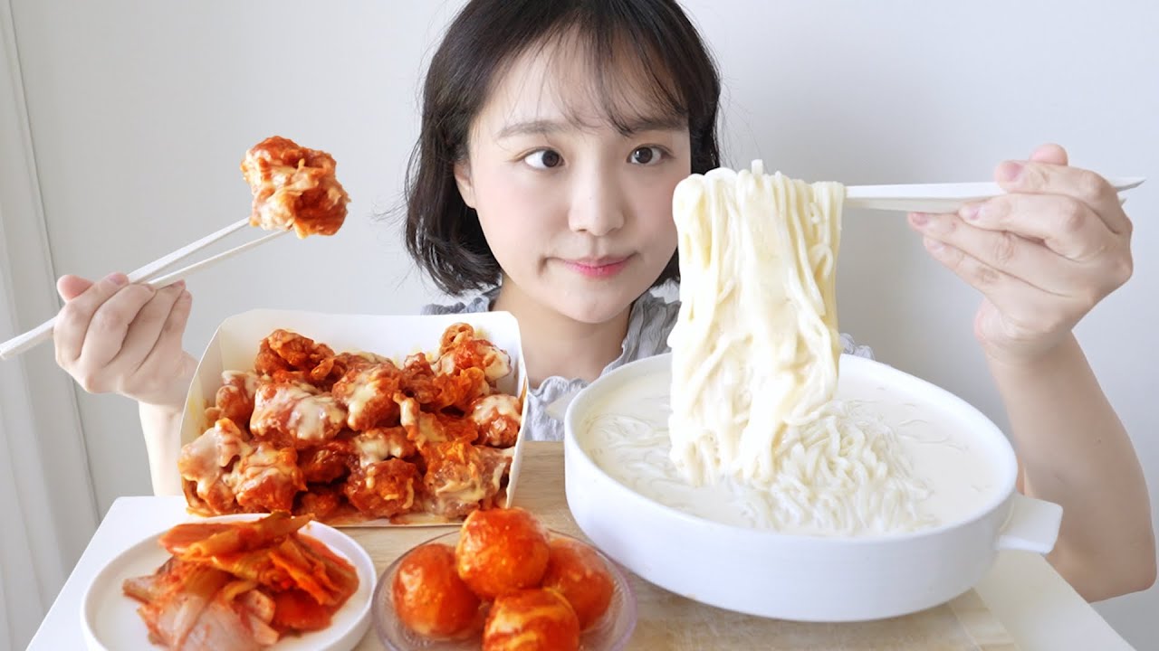 새하얀 콩국수에 슈프림양념치킨 먹방☁ 아 가야지 가야지 여름이면 이거 먹어줘야지🥹🤍 REALSOUND MUKBANG | Cold bean-soup noodles :D