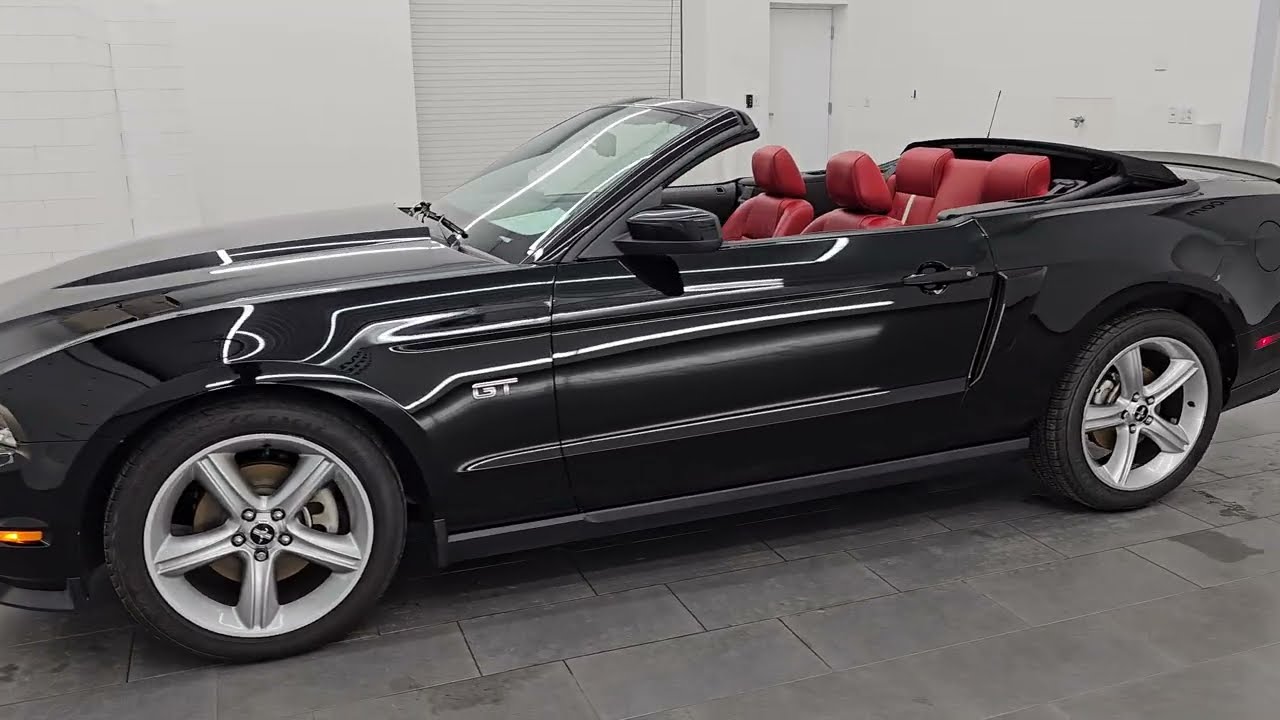 Ford Mustang GT Premium 2010 года, 5-ступенчатая механическая коробка передач, черный цвет, видео...