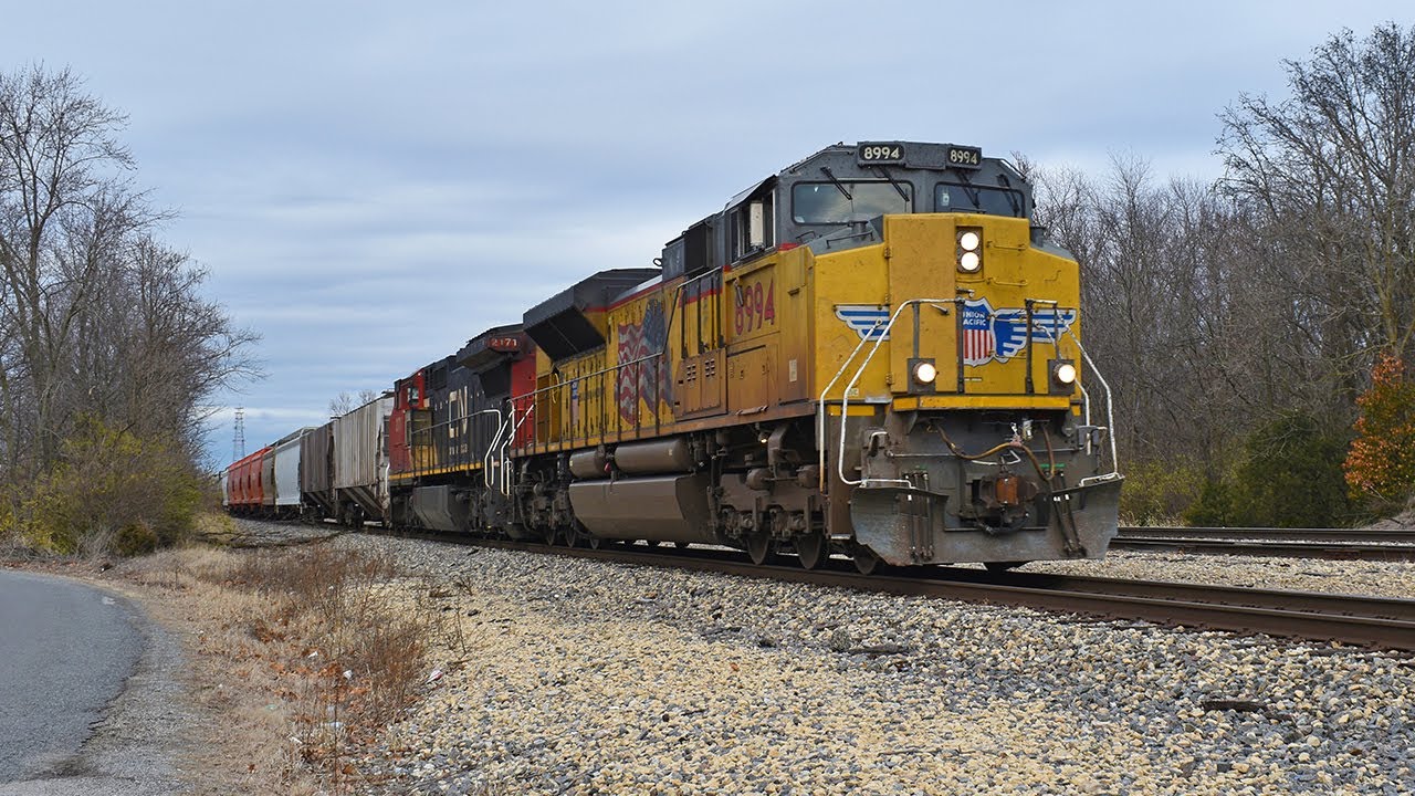 12/3/20 - UP 8994 and CN 2171 lead CN A432